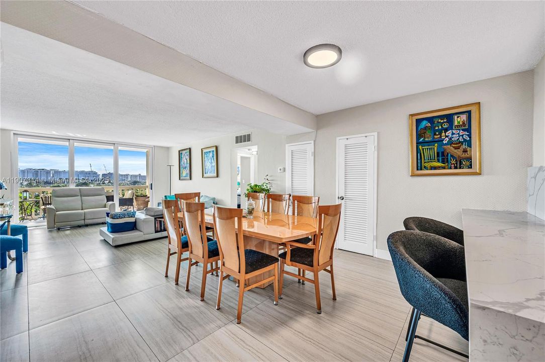 Active With Contract: $635,000 (2 beds, 2 baths, 1490 Square Feet)