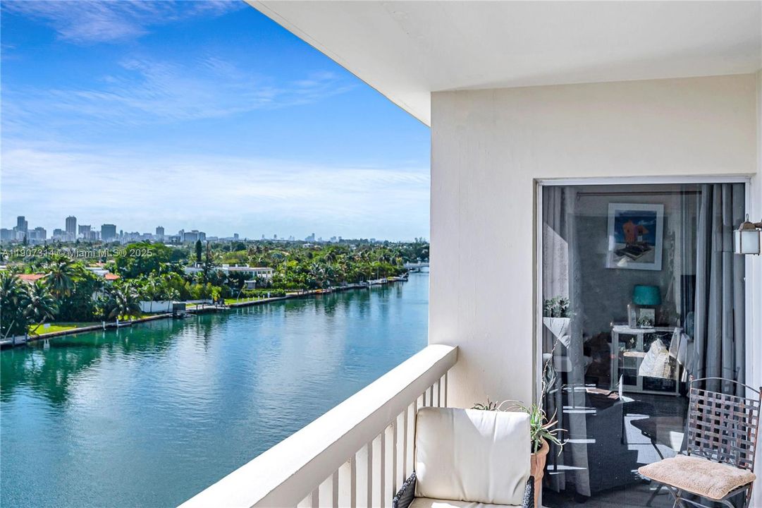 Active With Contract: $635,000 (2 beds, 2 baths, 1490 Square Feet)