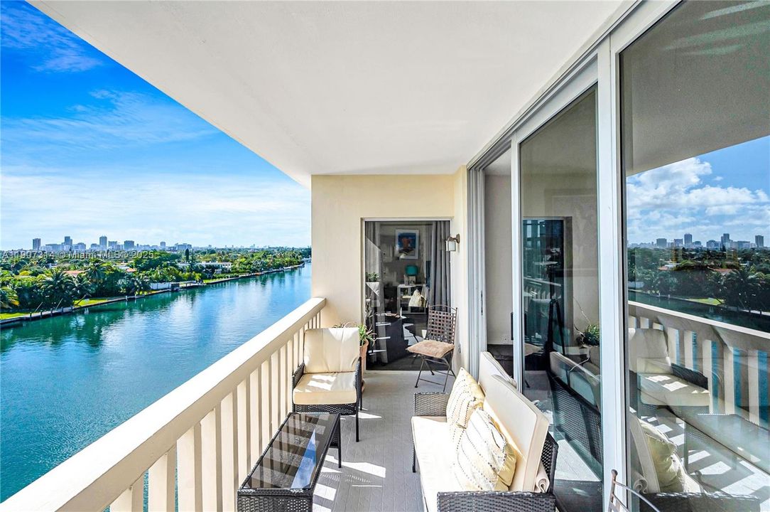 Active With Contract: $635,000 (2 beds, 2 baths, 1490 Square Feet)