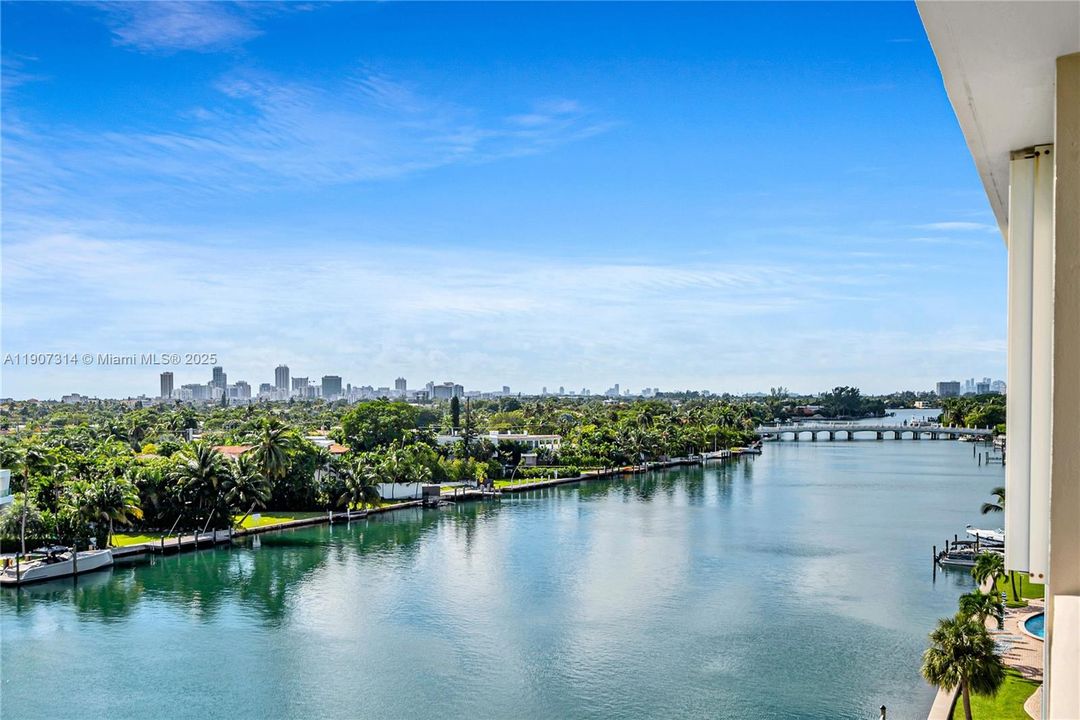 Active With Contract: $635,000 (2 beds, 2 baths, 1490 Square Feet)