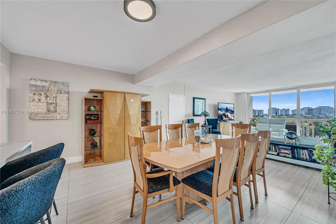 Active With Contract: $635,000 (2 beds, 2 baths, 1490 Square Feet)