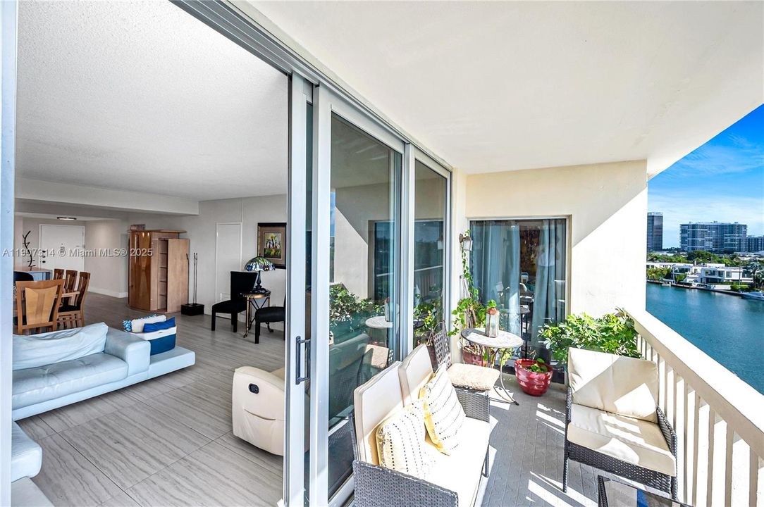 Active With Contract: $635,000 (2 beds, 2 baths, 1490 Square Feet)