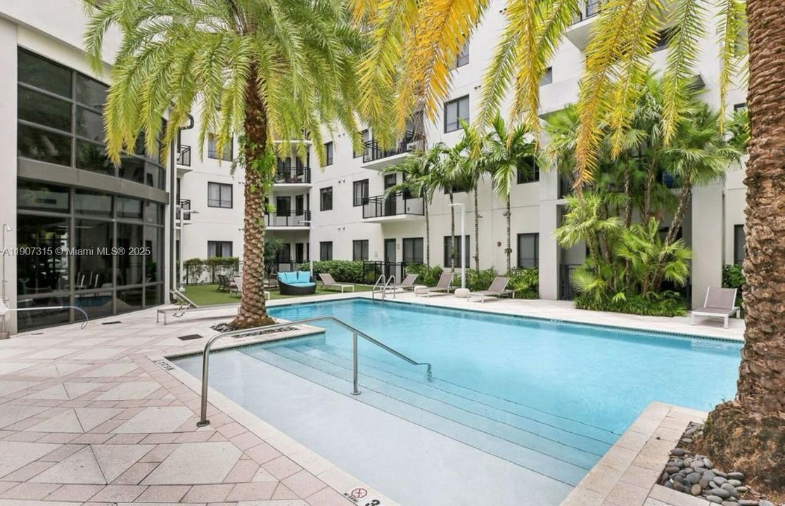 For Rent: $2,125 (1 beds, 1 baths, 1275 Square Feet)