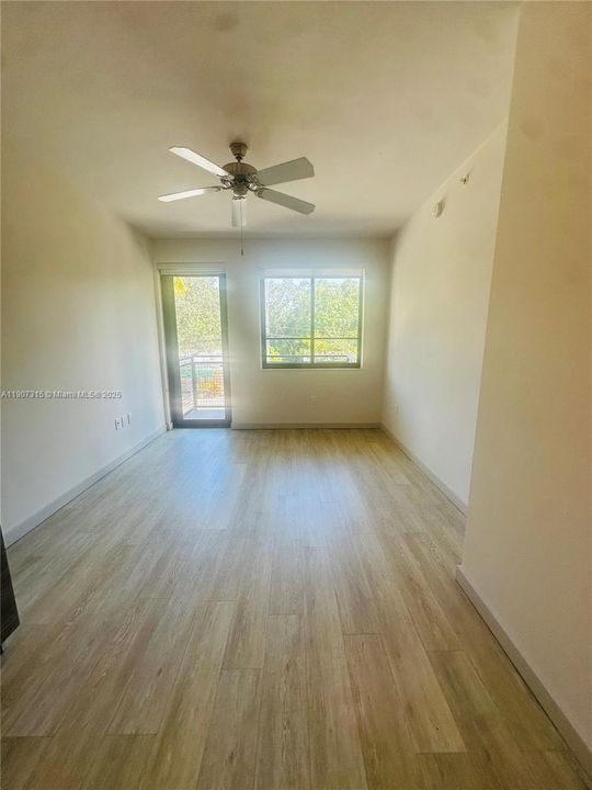 For Rent: $2,125 (1 beds, 1 baths, 1275 Square Feet)
