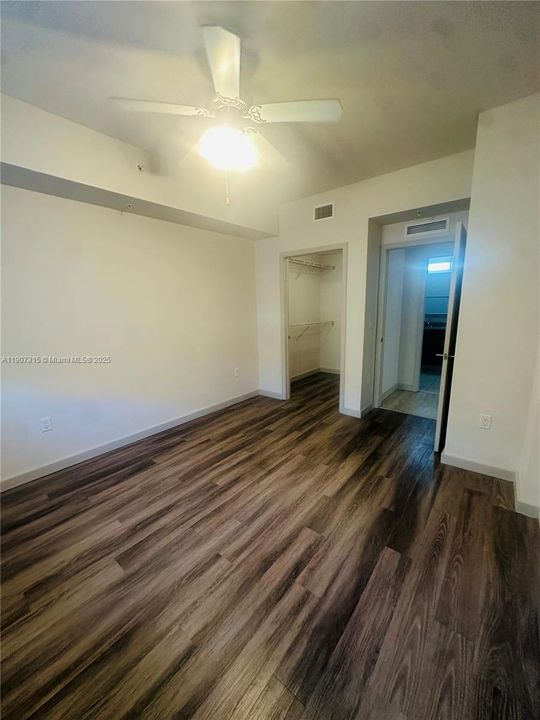 For Rent: $2,125 (1 beds, 1 baths, 1275 Square Feet)