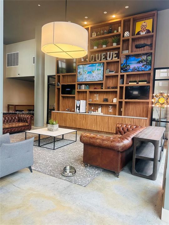 For Rent: $2,125 (1 beds, 1 baths, 1275 Square Feet)