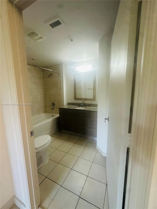 For Rent: $2,125 (1 beds, 1 baths, 1275 Square Feet)