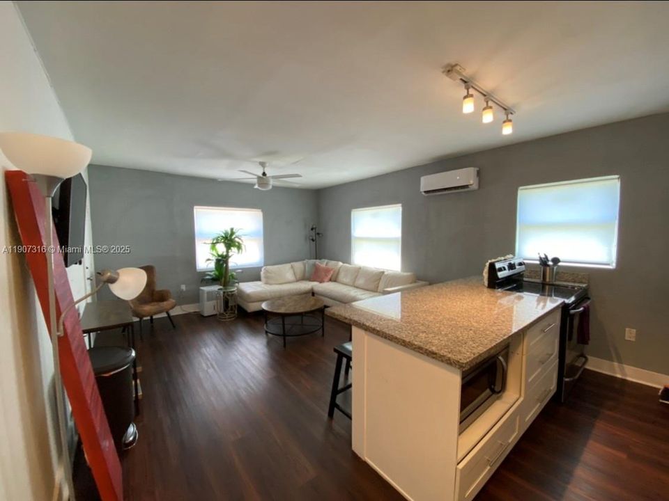 Recently Rented: $1,800 (1 beds, 1 baths, 675 Square Feet)