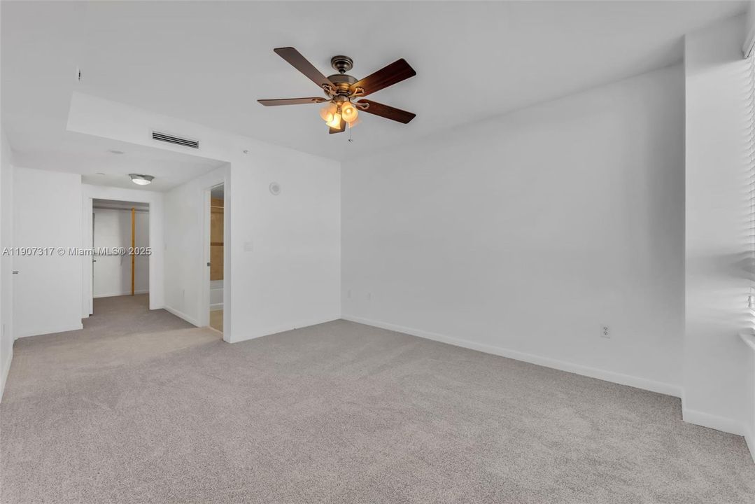 合同活跃: $450,000 (2 贝兹, 2 浴室, 1286 平方英尺)