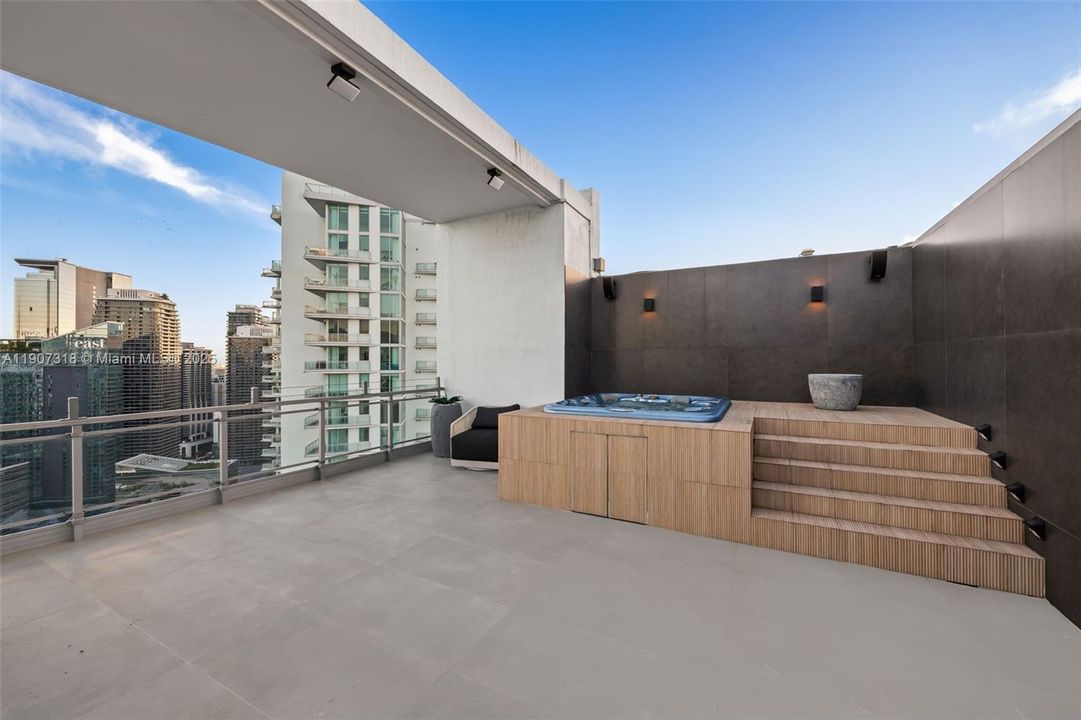 For Sale: $2,995,000 (3 beds, 3 baths, 2246 Square Feet)