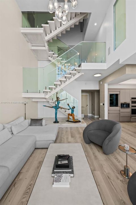 For Sale: $2,995,000 (3 beds, 3 baths, 2246 Square Feet)