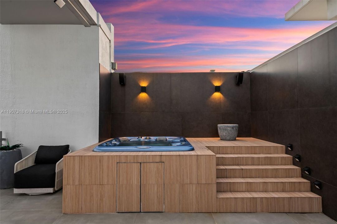 For Sale: $2,995,000 (3 beds, 3 baths, 2246 Square Feet)