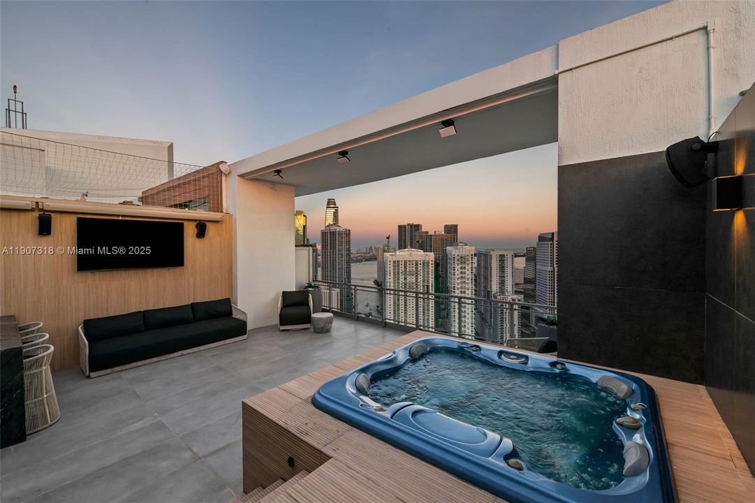 For Sale: $2,995,000 (3 beds, 3 baths, 2246 Square Feet)