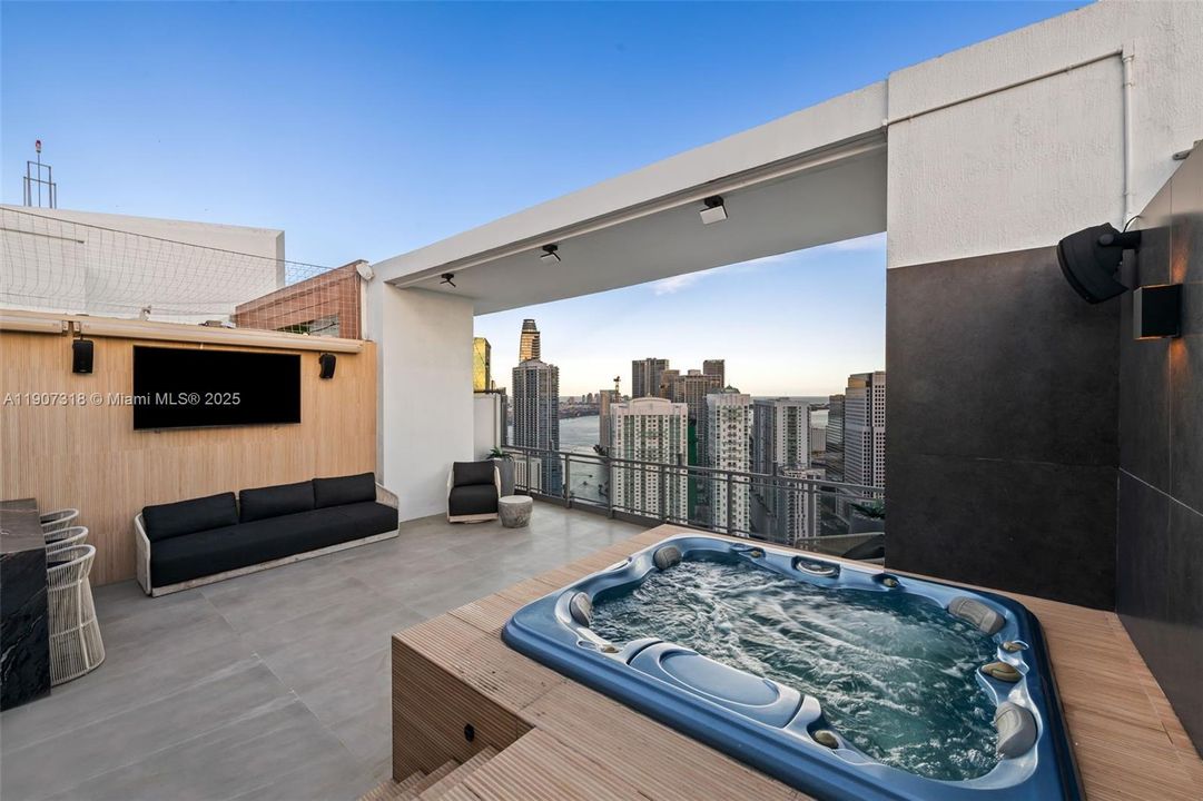 For Sale: $2,995,000 (3 beds, 3 baths, 2246 Square Feet)