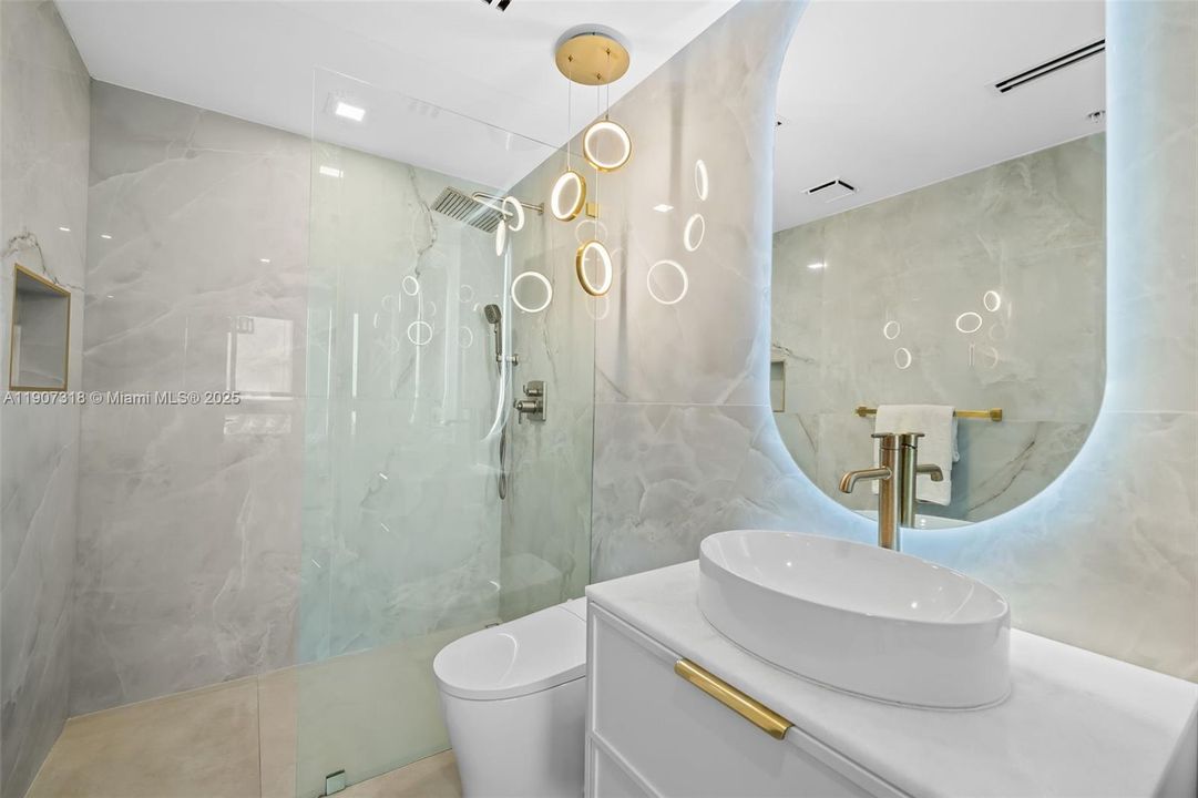 For Sale: $2,995,000 (3 beds, 3 baths, 2246 Square Feet)