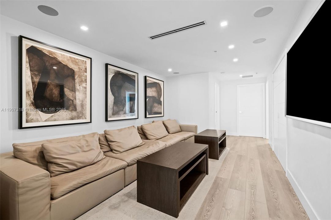 For Sale: $2,995,000 (3 beds, 3 baths, 2246 Square Feet)