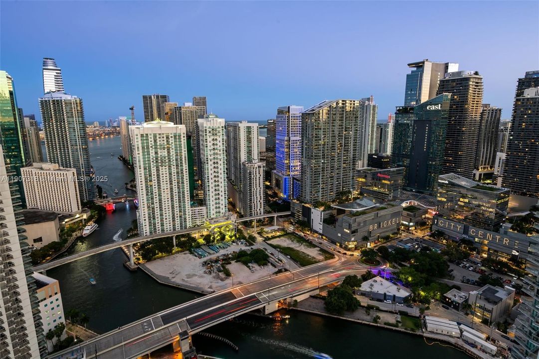 For Sale: $2,995,000 (3 beds, 3 baths, 2246 Square Feet)