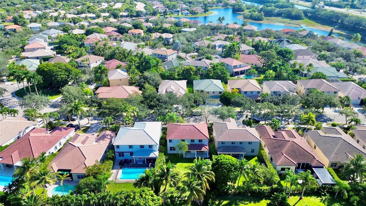 合同活跃: $4,200 (4 贝兹, 2 浴室, 2220 平方英尺)