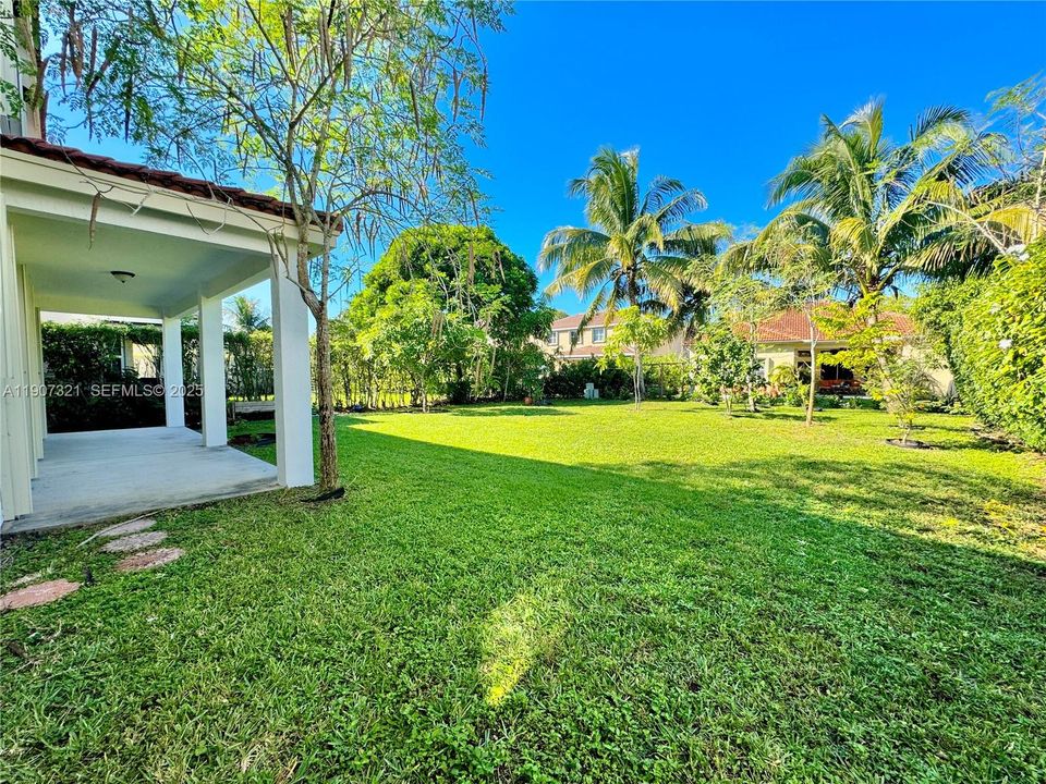 合同活跃: $4,200 (4 贝兹, 2 浴室, 2220 平方英尺)