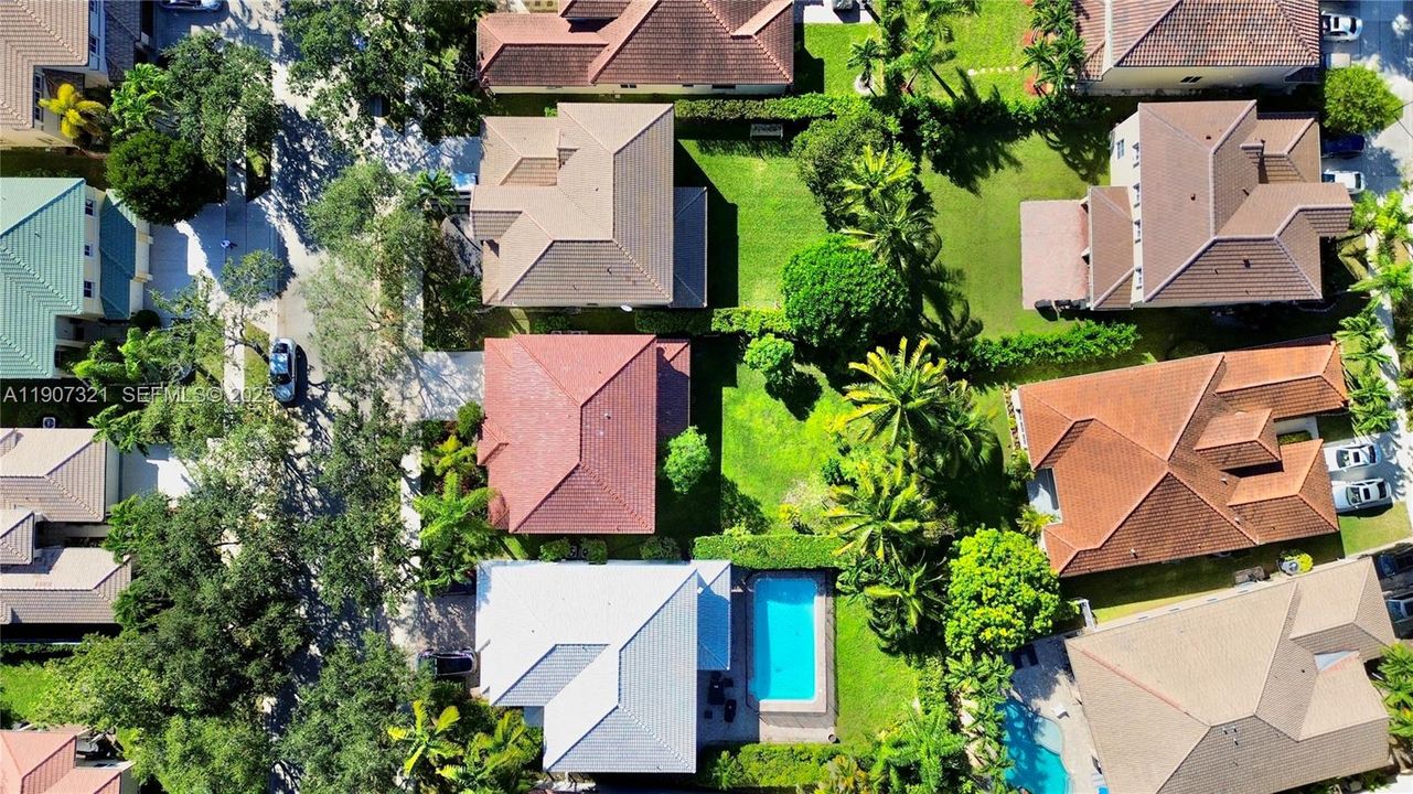 合同活跃: $4,200 (4 贝兹, 2 浴室, 2220 平方英尺)