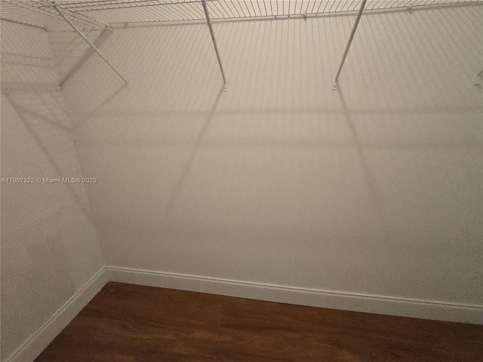 Activo con contrato: $2,200 (3 camas, 2 baños, 1276 Pies cuadrados)