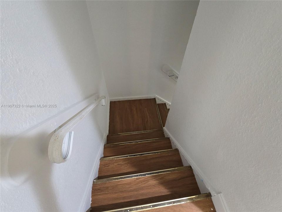 Activo con contrato: $2,200 (3 camas, 2 baños, 1276 Pies cuadrados)