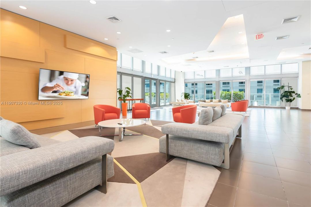 最近租的: $2,950 (1 贝兹, 1 浴室, 705 平方英尺)