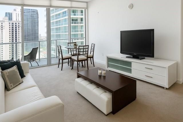 最近租的: $2,950 (1 贝兹, 1 浴室, 705 平方英尺)