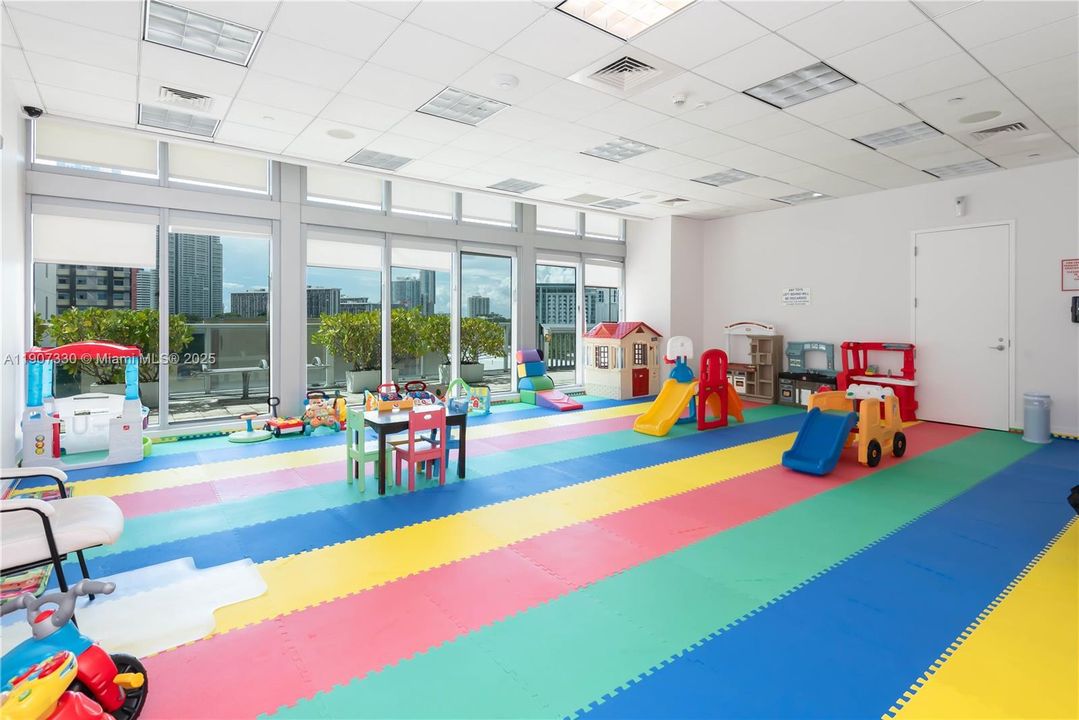 最近租的: $2,950 (1 贝兹, 1 浴室, 705 平方英尺)