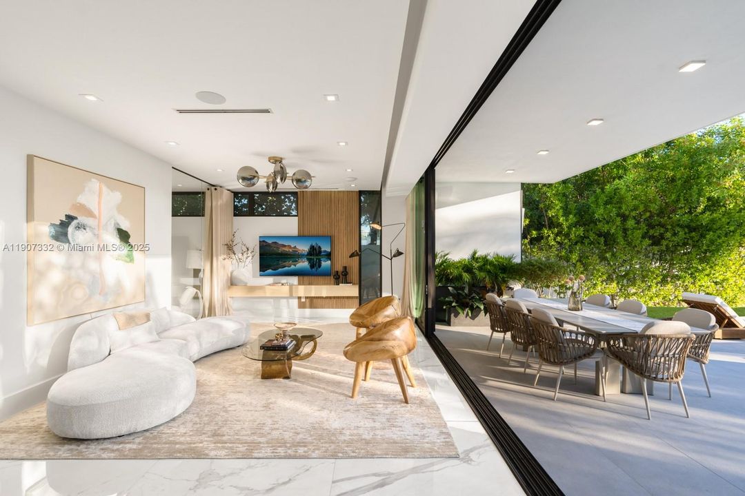 For Sale: $40,000,000 (6 beds, 8 baths, 6350 Square Feet)