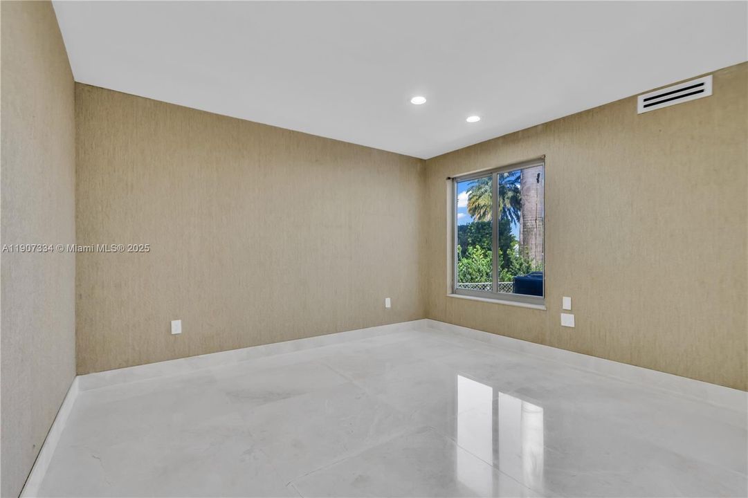 En Renta: $23,000 (5 camas, 3 baños, 3705 Pies cuadrados)