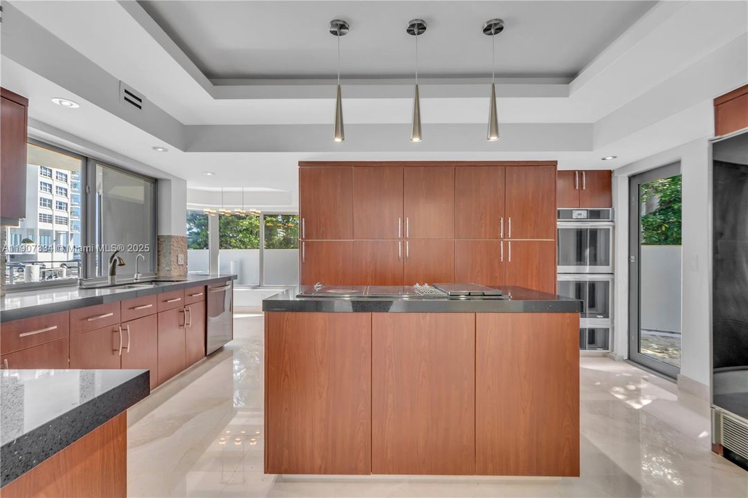 En Renta: $23,000 (5 camas, 3 baños, 3705 Pies cuadrados)