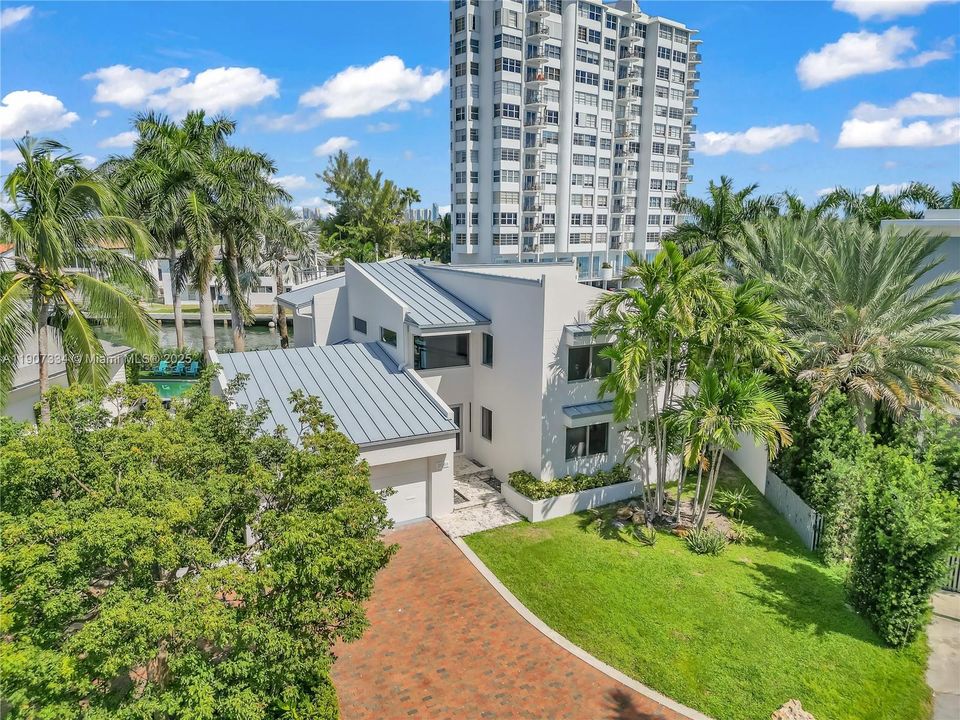 En Renta: $23,000 (5 camas, 3 baños, 3705 Pies cuadrados)