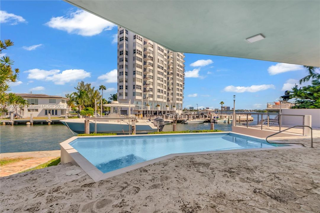 En Renta: $23,000 (5 camas, 3 baños, 3705 Pies cuadrados)