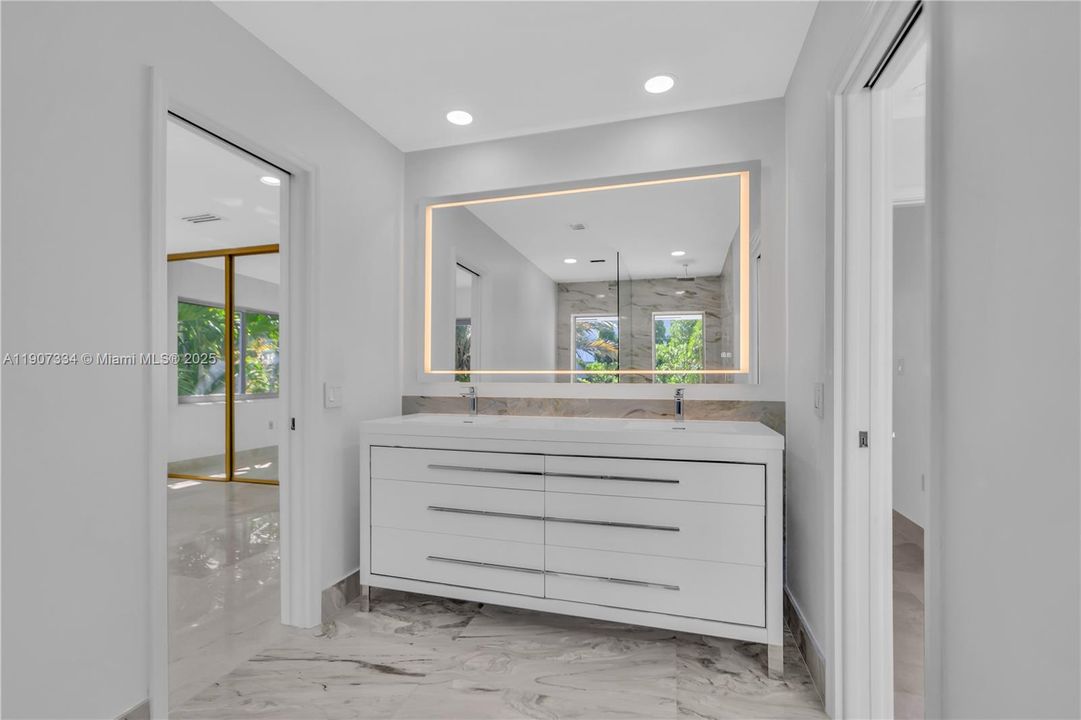 En Renta: $23,000 (5 camas, 3 baños, 3705 Pies cuadrados)