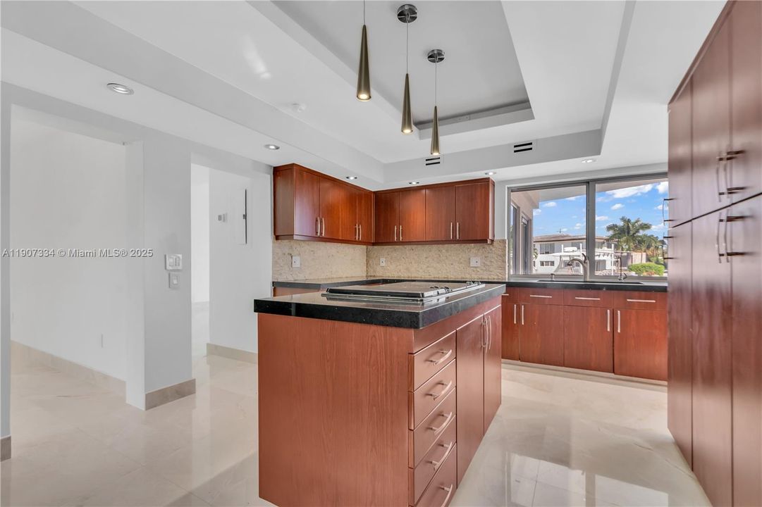 En Renta: $23,000 (5 camas, 3 baños, 3705 Pies cuadrados)