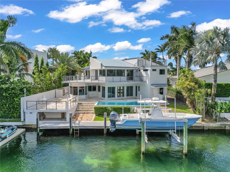 En Renta: $23,000 (5 camas, 3 baños, 3705 Pies cuadrados)