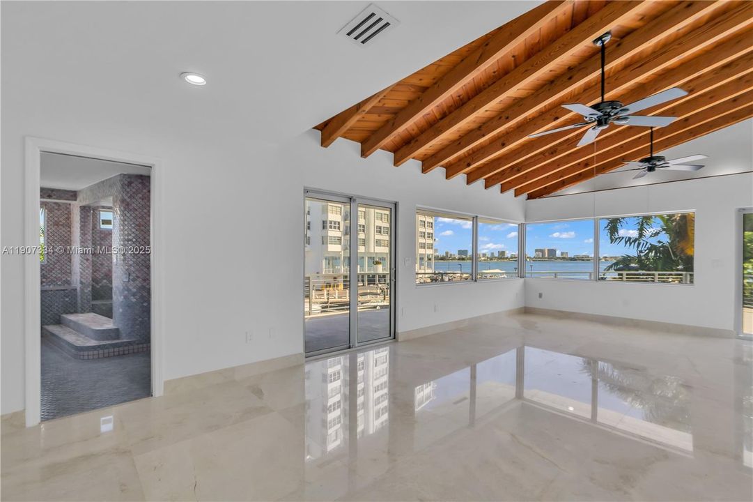 En Renta: $23,000 (5 camas, 3 baños, 3705 Pies cuadrados)