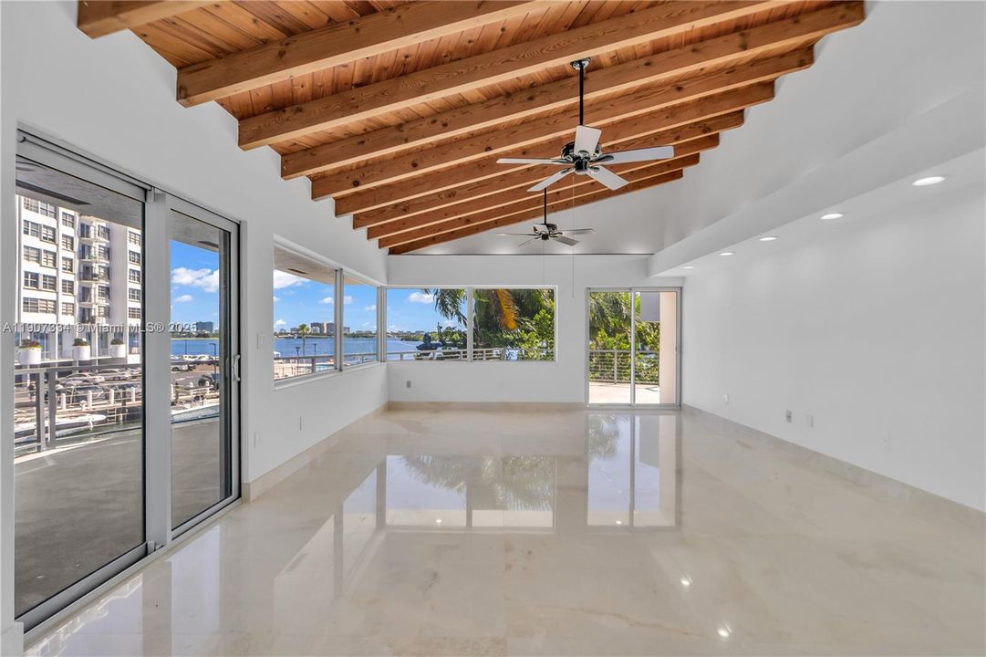 En Renta: $23,000 (5 camas, 3 baños, 3705 Pies cuadrados)