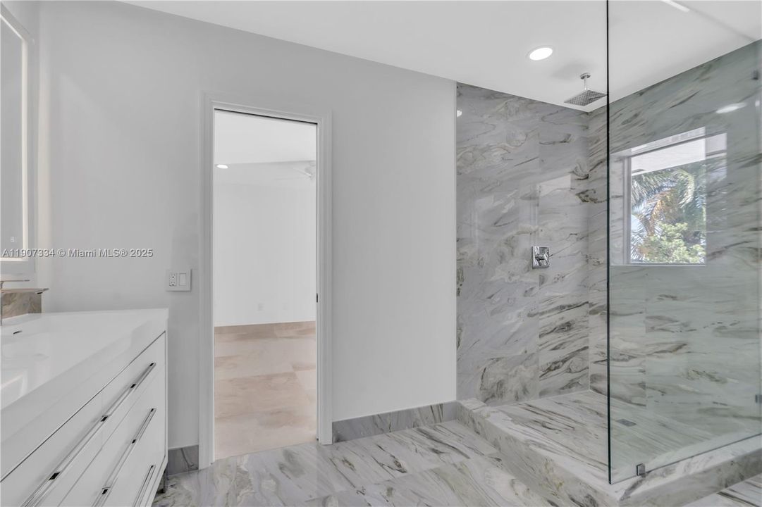 En Renta: $23,000 (5 camas, 3 baños, 3705 Pies cuadrados)