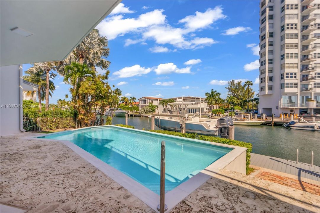 En Renta: $23,000 (5 camas, 3 baños, 3705 Pies cuadrados)