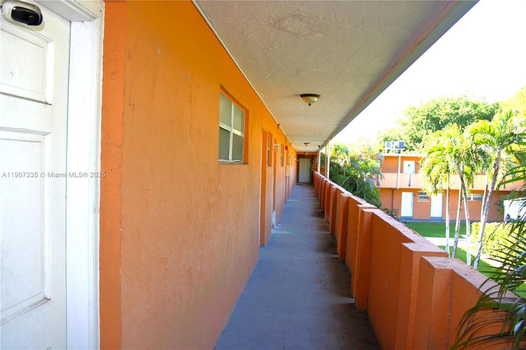 For Rent: $1,900 (2 beds, 1 baths, 765 Square Feet)