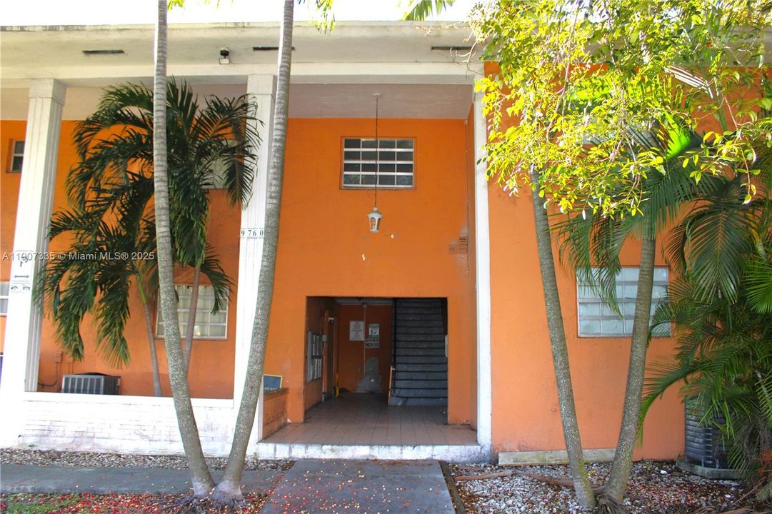 For Rent: $1,900 (2 beds, 1 baths, 765 Square Feet)