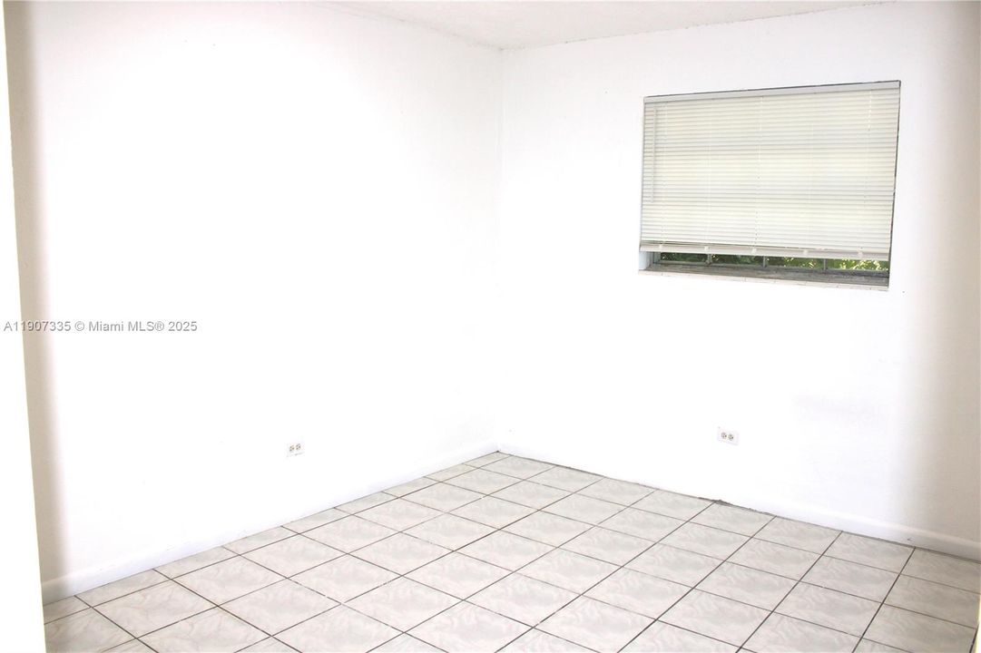 For Rent: $1,900 (2 beds, 1 baths, 765 Square Feet)