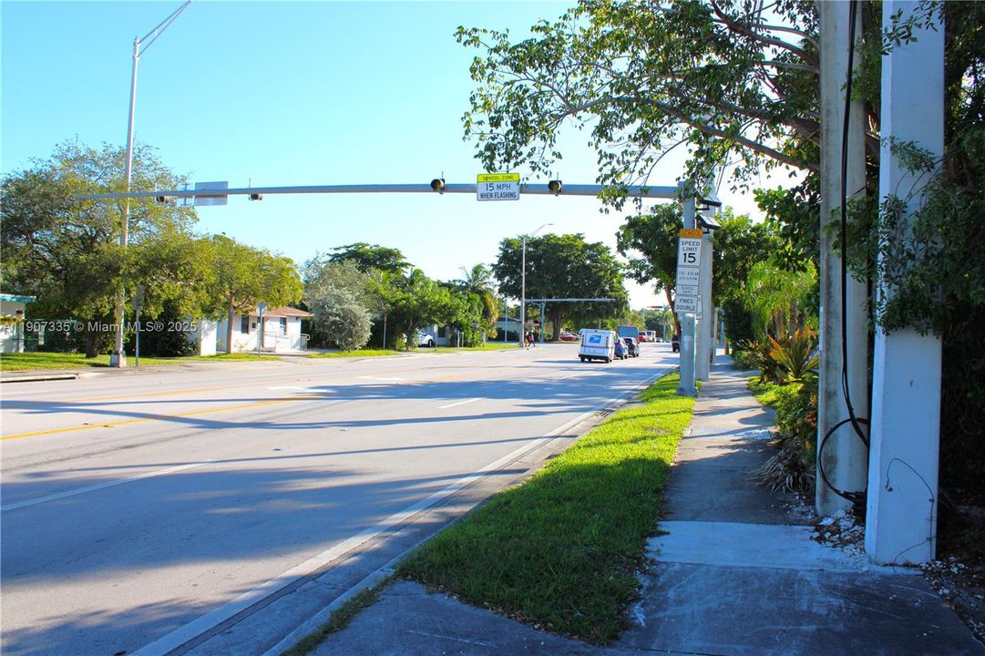 For Rent: $1,900 (2 beds, 1 baths, 765 Square Feet)