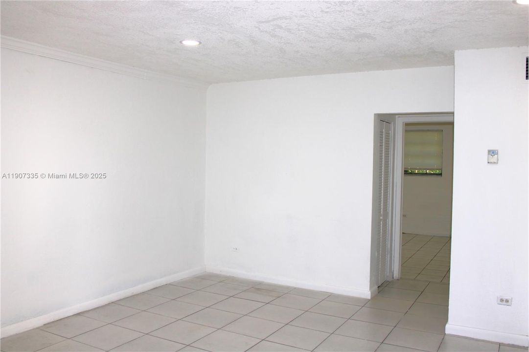 For Rent: $1,900 (2 beds, 1 baths, 765 Square Feet)