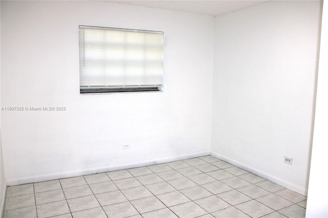 For Rent: $1,900 (2 beds, 1 baths, 765 Square Feet)