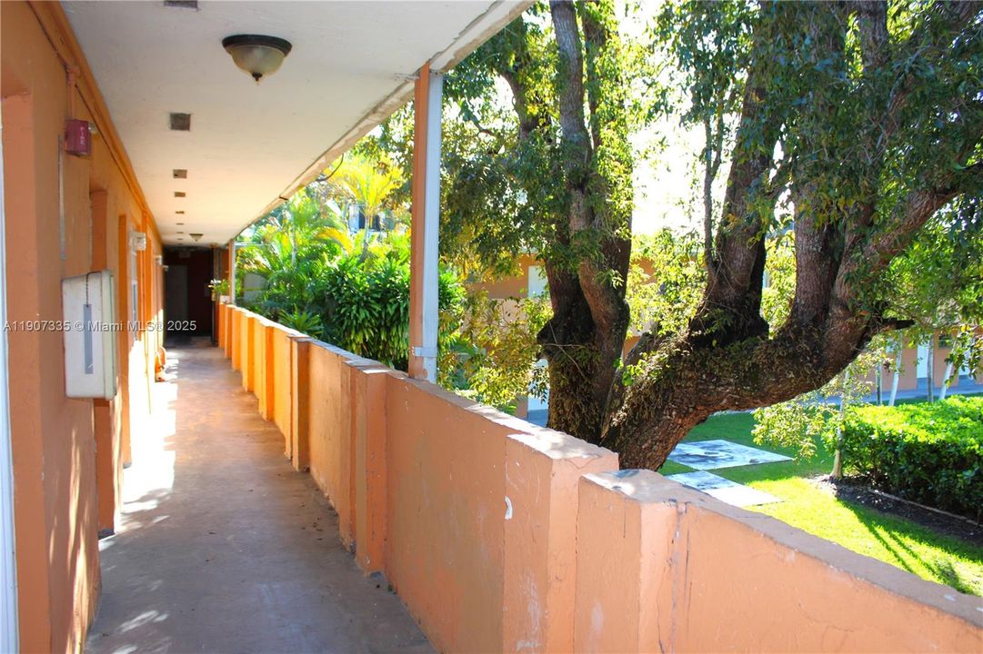 For Rent: $1,900 (2 beds, 1 baths, 765 Square Feet)