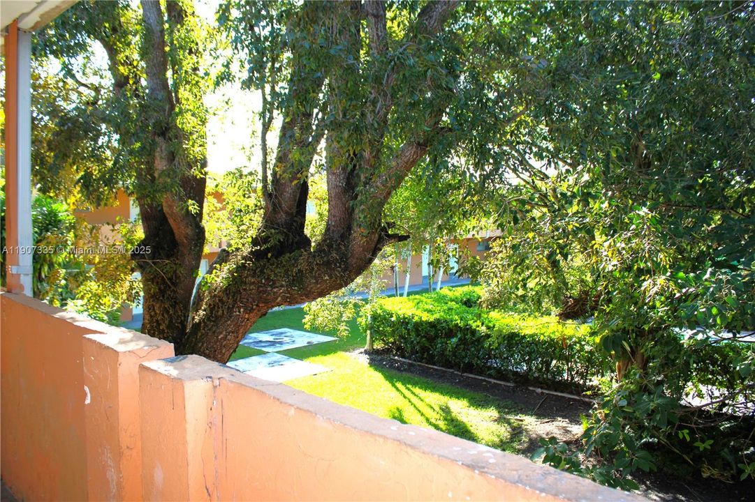 For Rent: $1,900 (2 beds, 1 baths, 765 Square Feet)