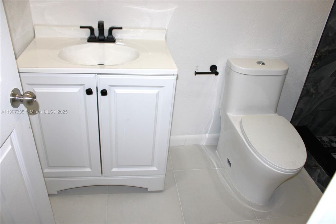 For Rent: $1,900 (2 beds, 1 baths, 765 Square Feet)